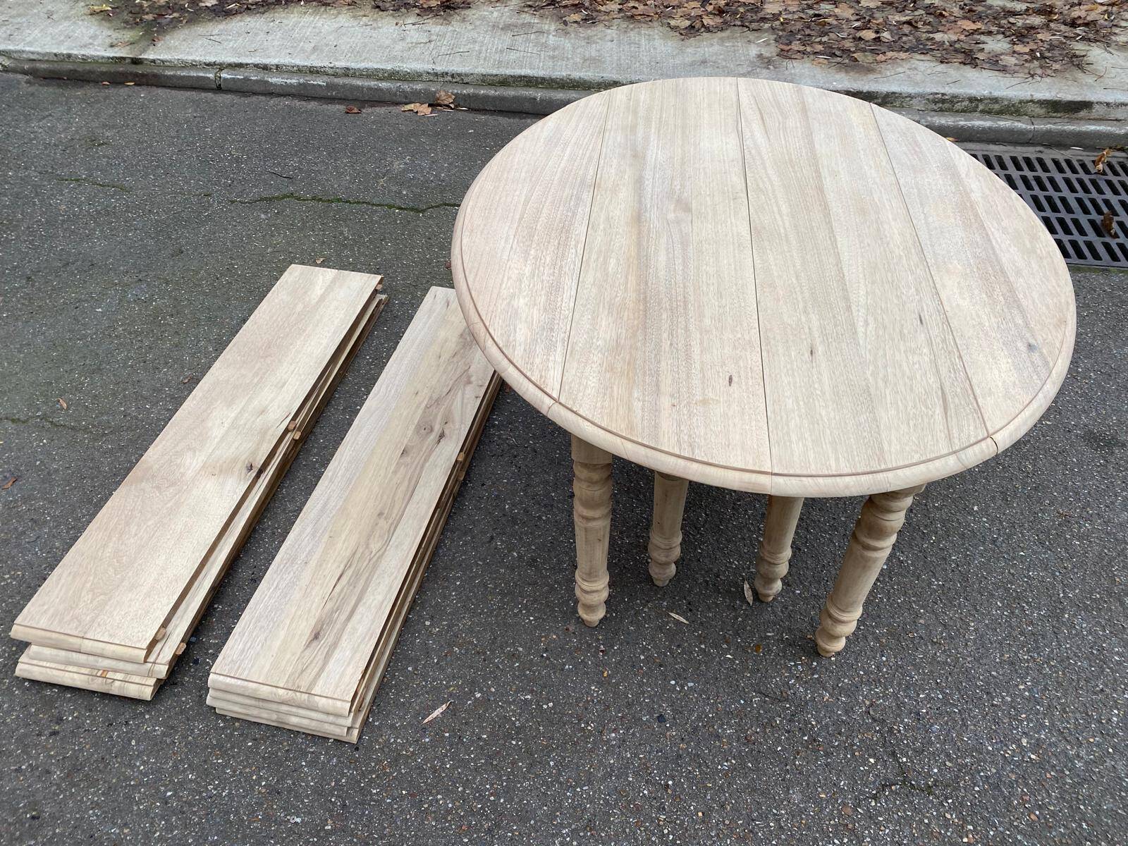 Louis Philippe extendable dining table with 8 leaves, renovated, 350cm, 19th century.