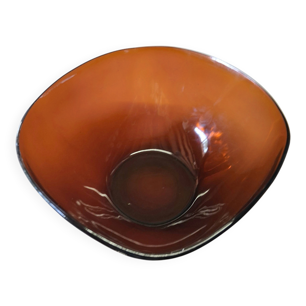 Très joli saladier en verre fumée de couleur ocre jaune en très bon état.