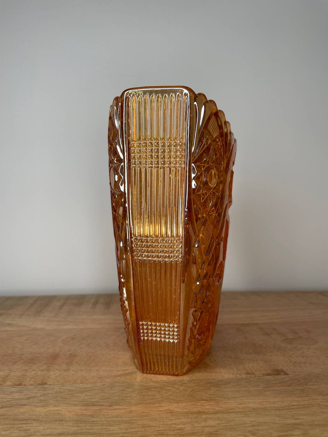 Pair of garden rose vases made of Brockwitz carnival glass, 1915