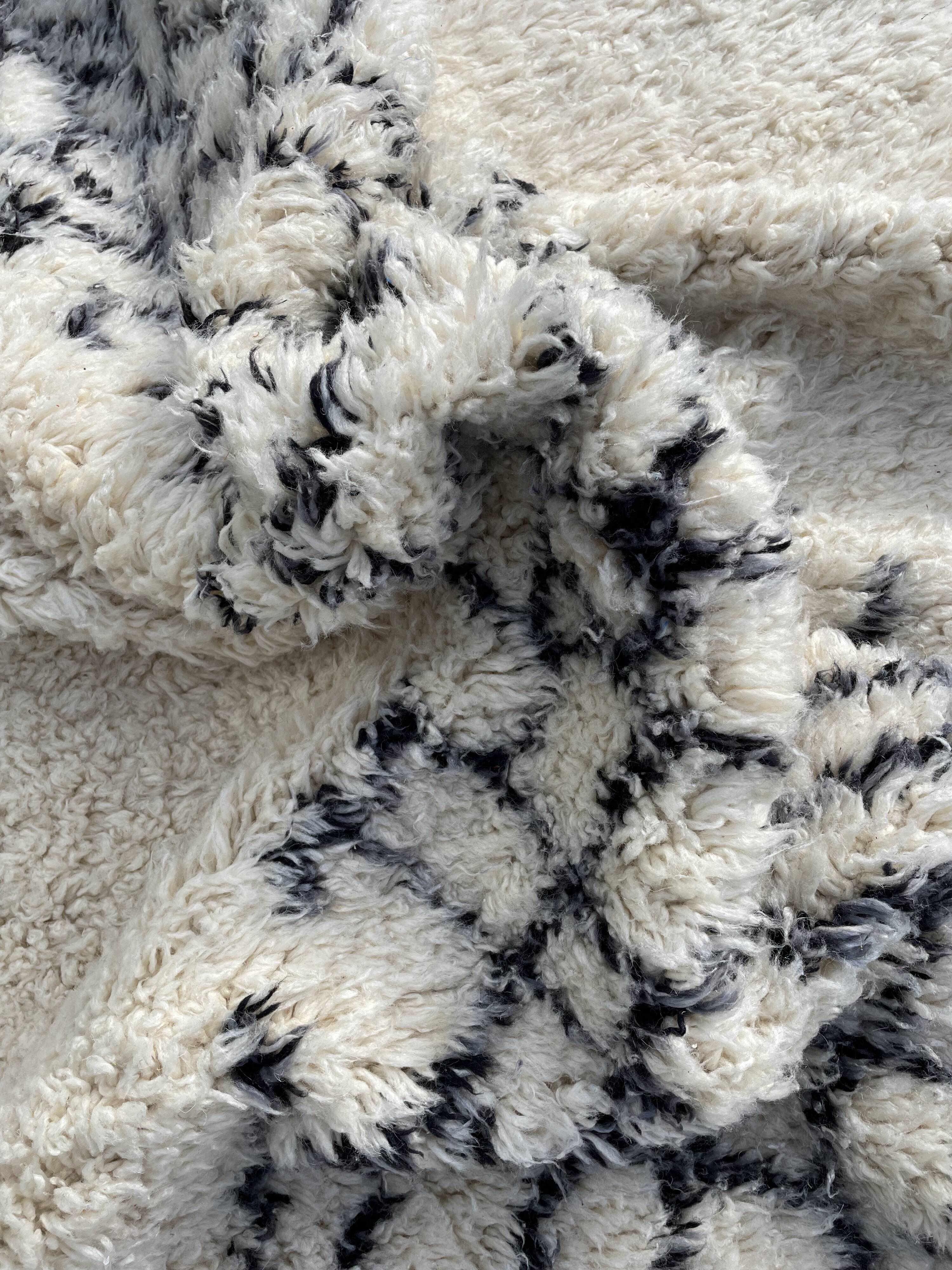 Modern berber carpet beni ouarain 200x300 cm