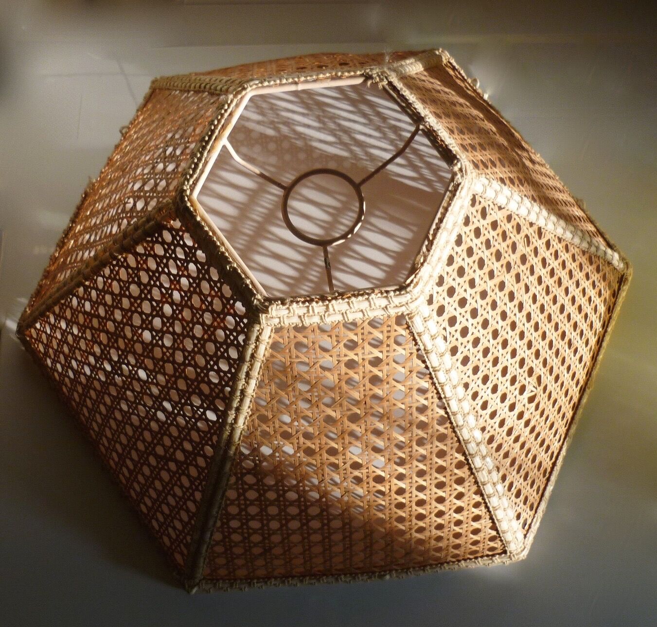 Abat-jour hexagone en cannage, années 60