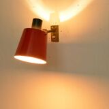 Old and rare Stilnovo wall light, red and black lacquered metal and brass With period label
