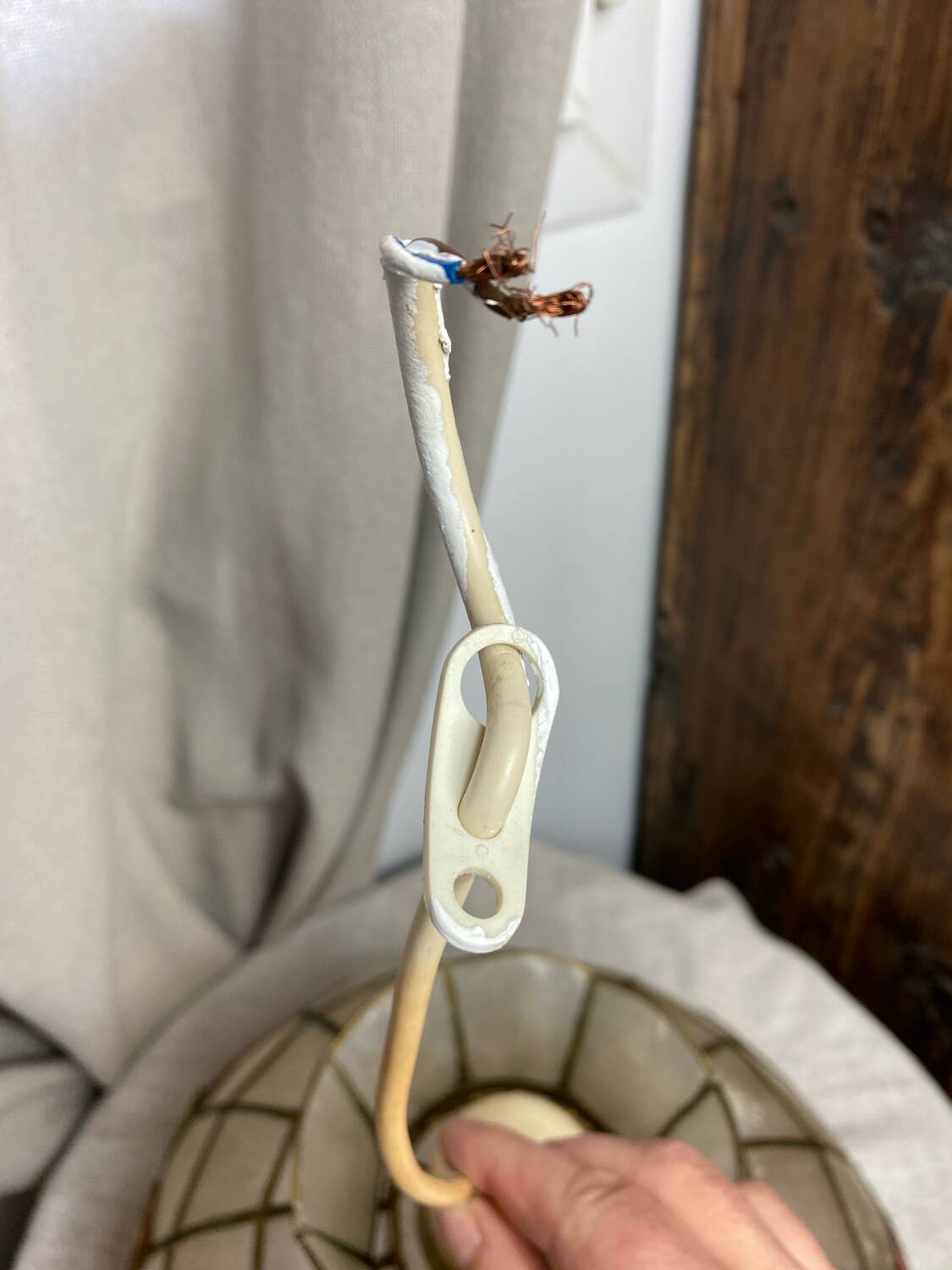 Vintage pendant light in mother-of-pearl and brass