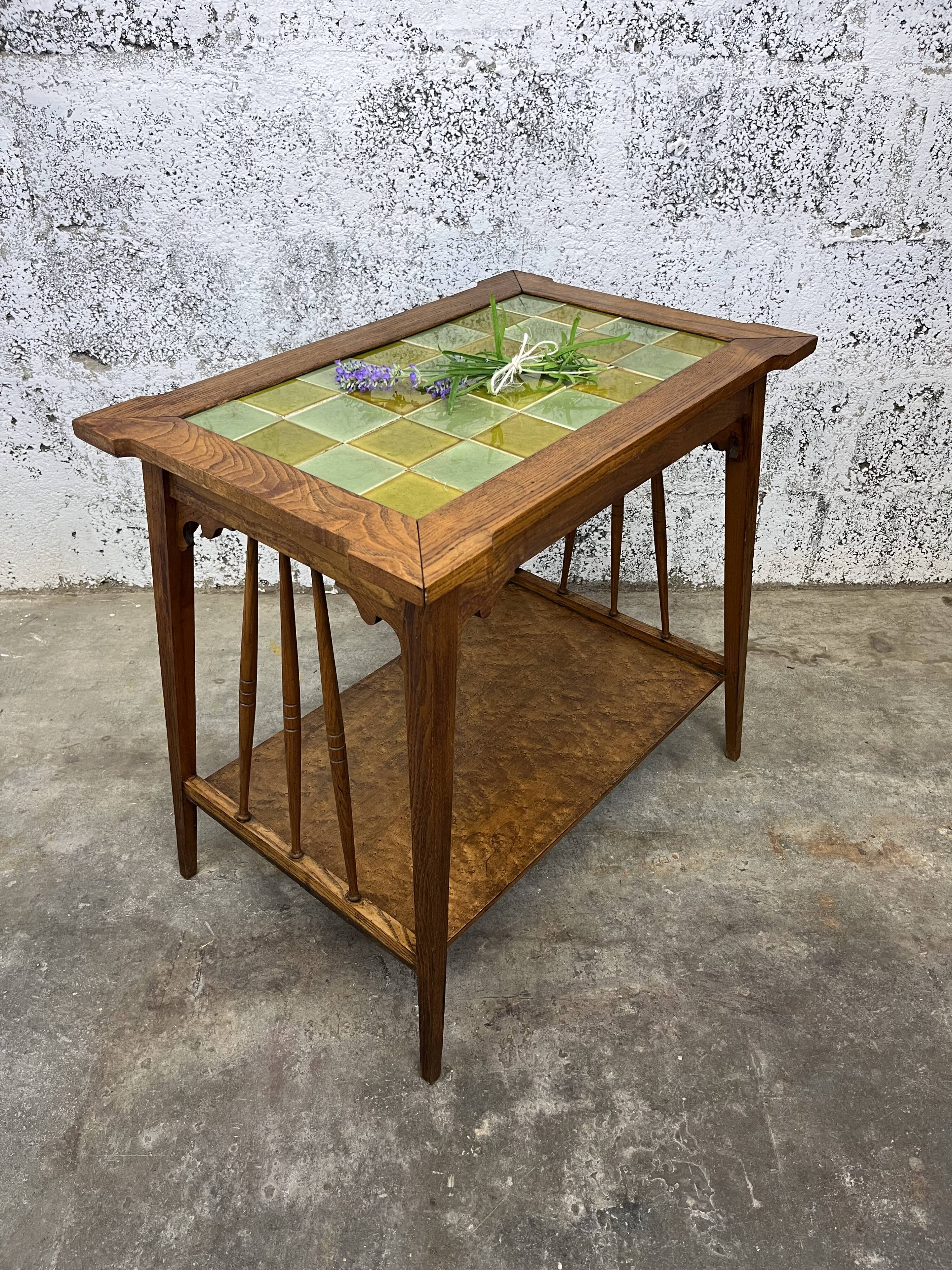 Double-tray serving table