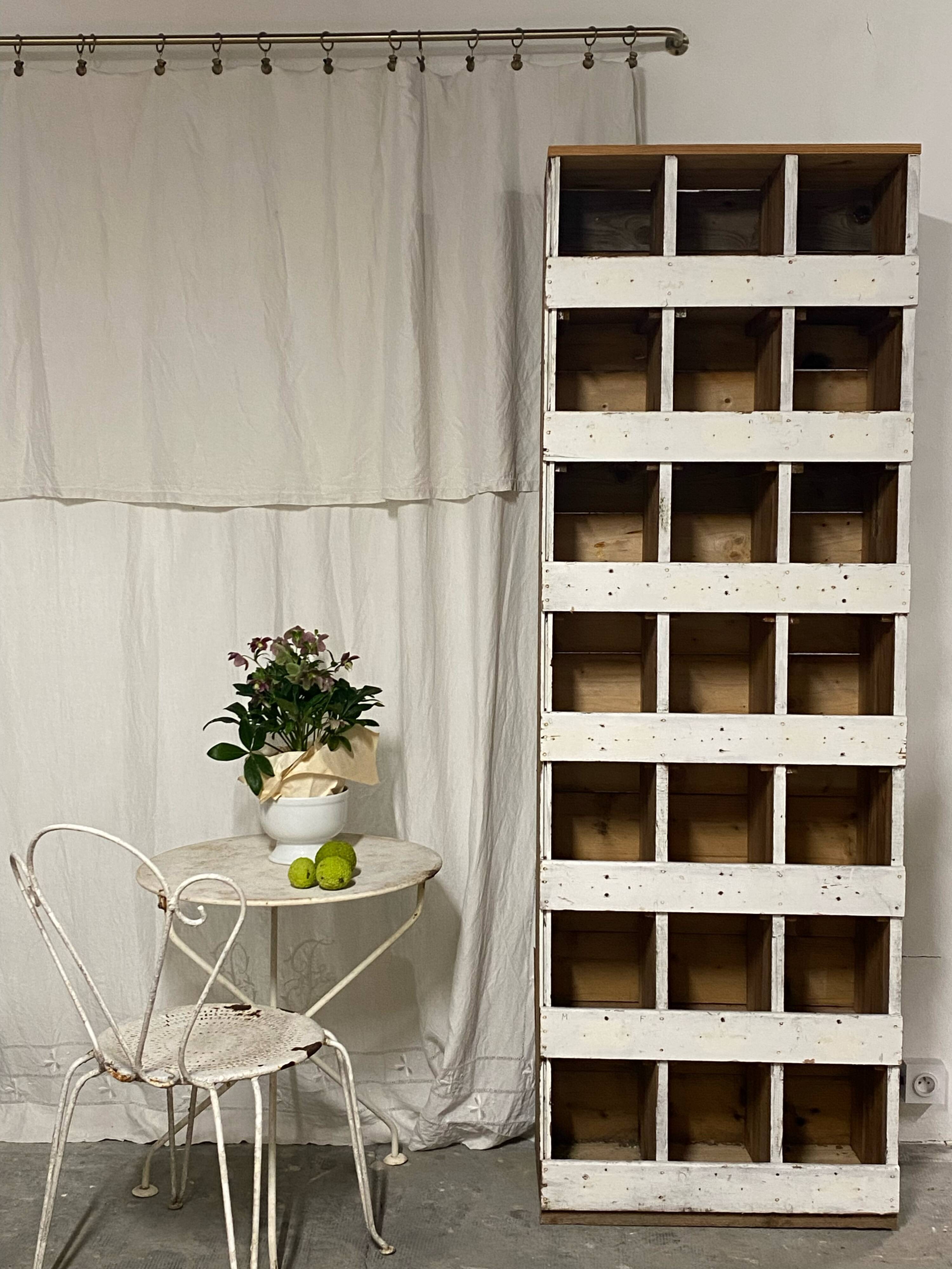 Workshop furniture with 21 lockers