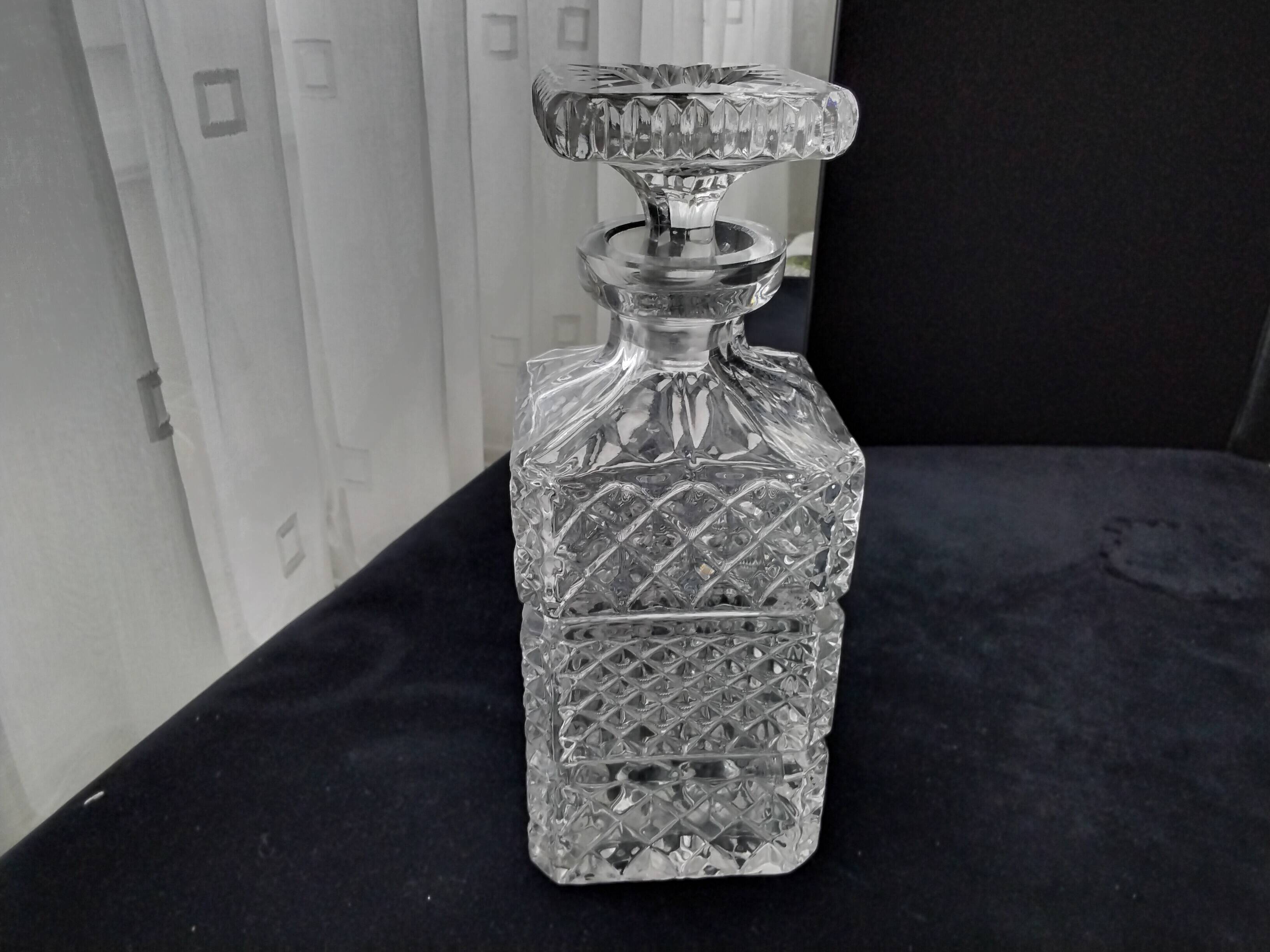 Crystal whiskey decanter Diamond tip decor