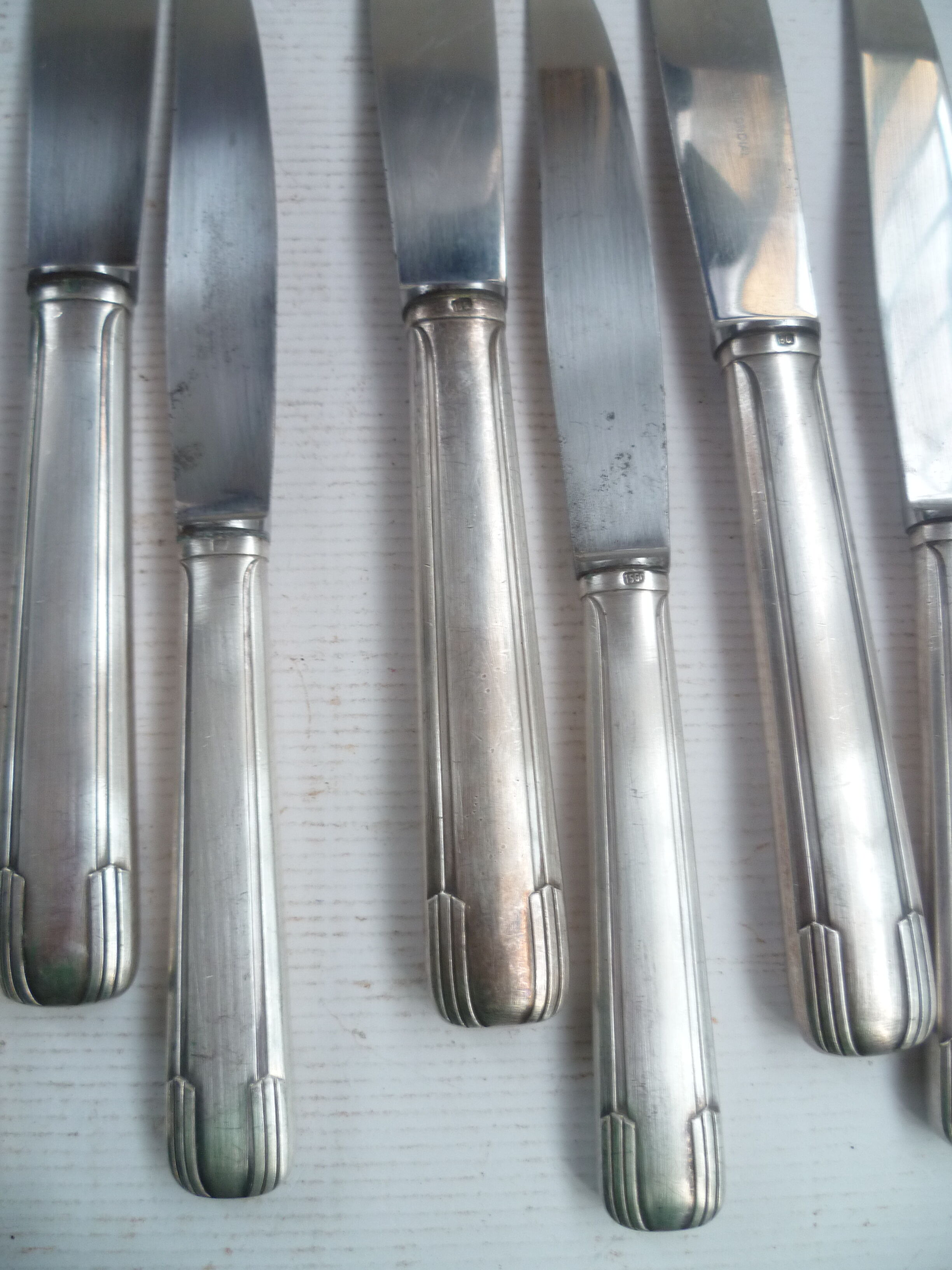 Set of 10 silver metal knives