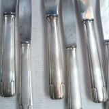 Lot de 10 couteaux en métal argente