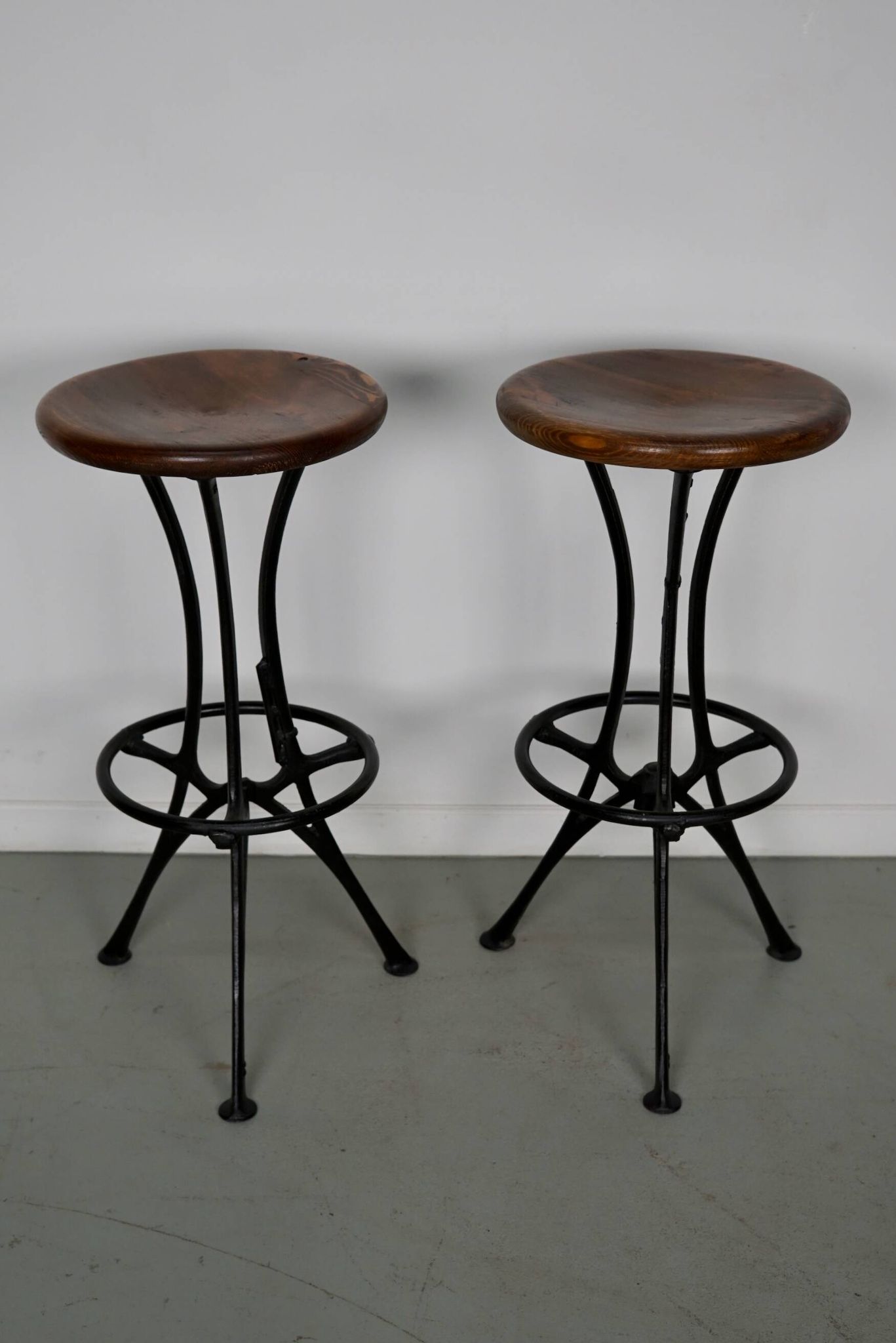Paire de tabourets d'atelier / tabourets de bar industriels italiens