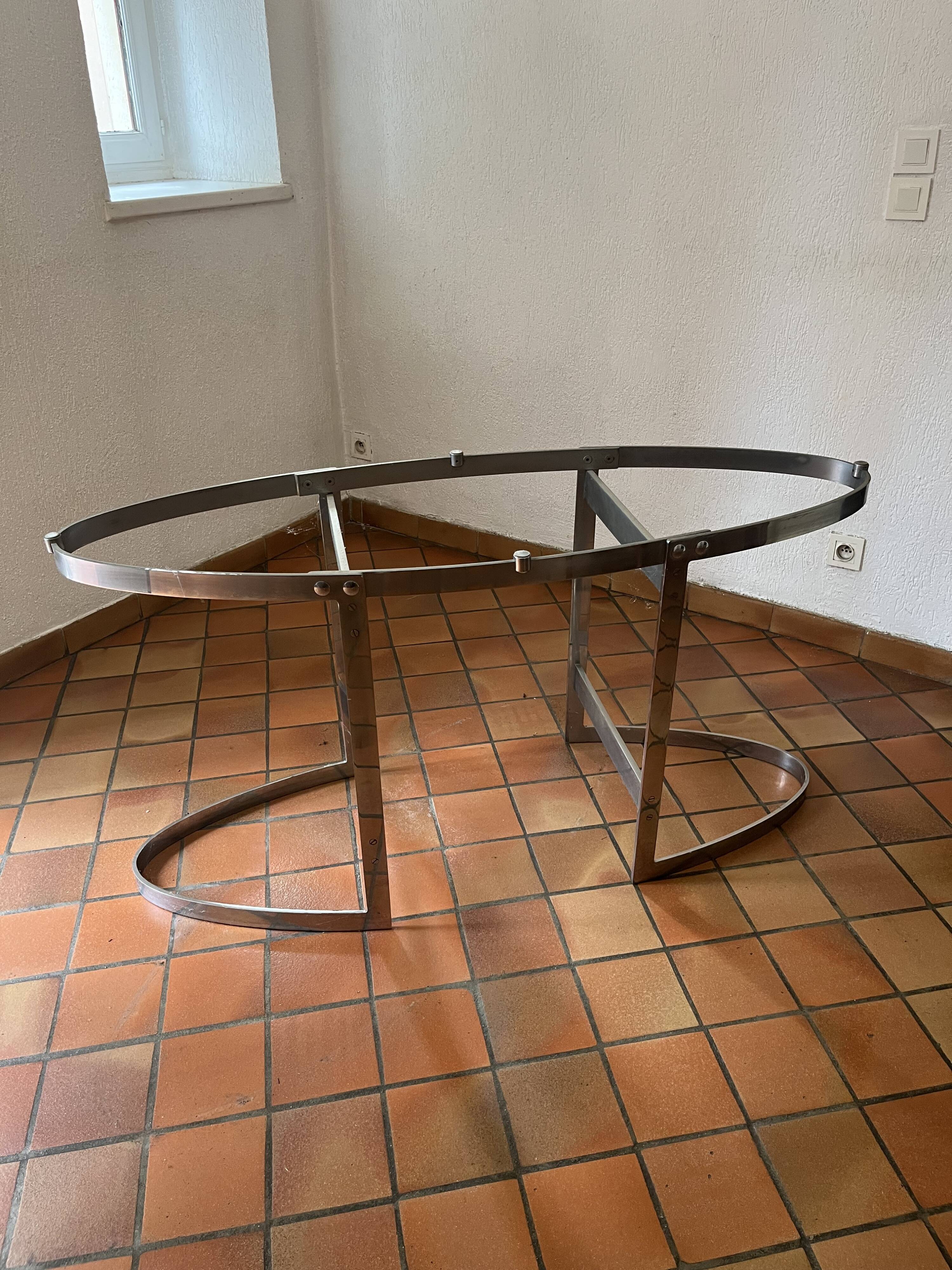 Oval table designed by Vittorio Introini, published by the Fratelli house.