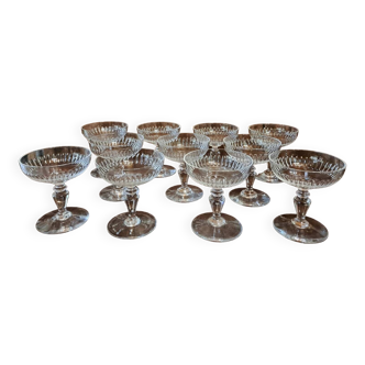 11 anciennes coupes à Champagne en cristal