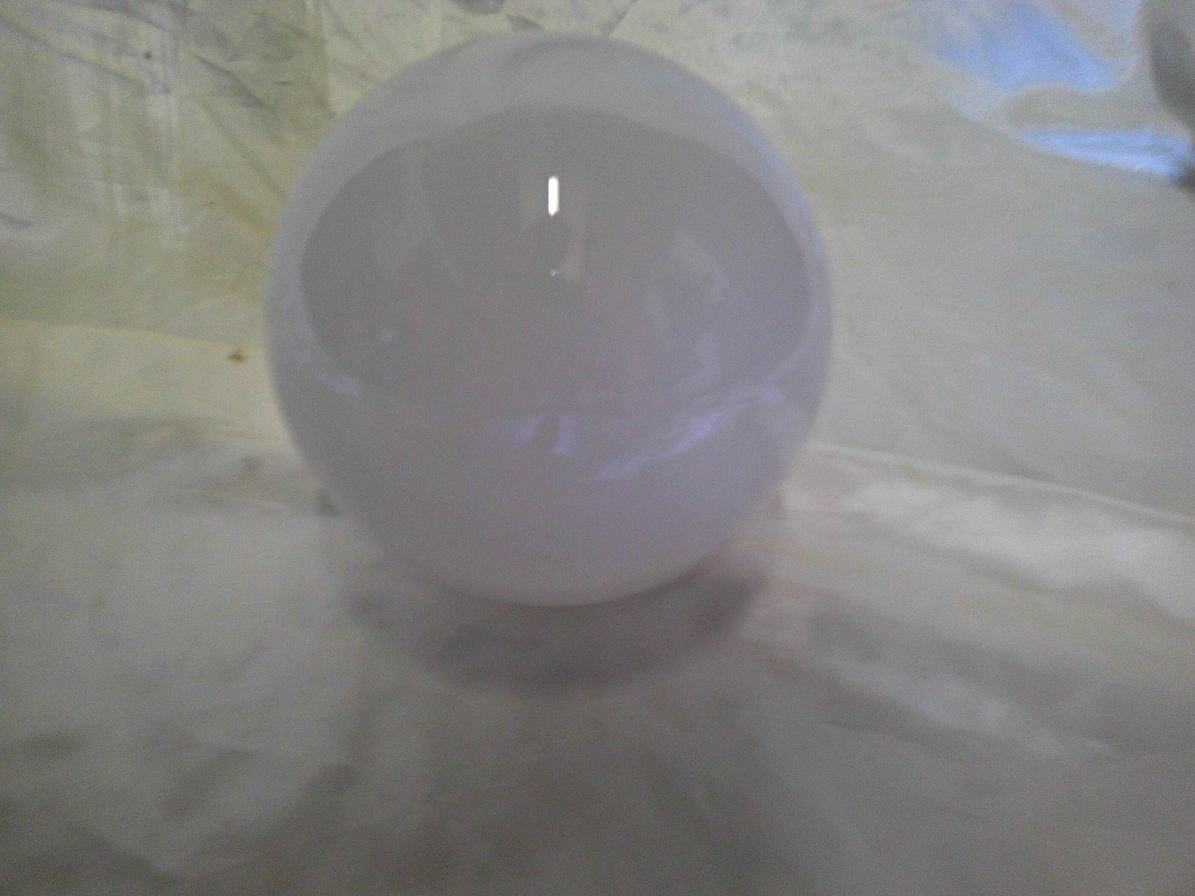 Vintage ball wall light in white opaline - Porcelain base - Diameter
