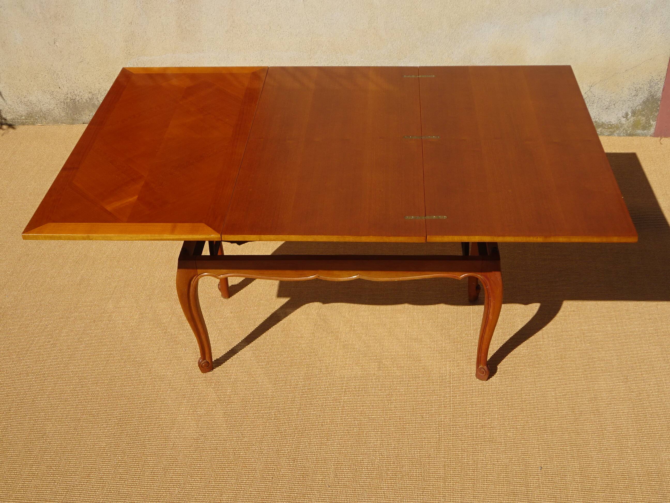 Coffee table, rises and opens, inspired by Albert Ducrot.