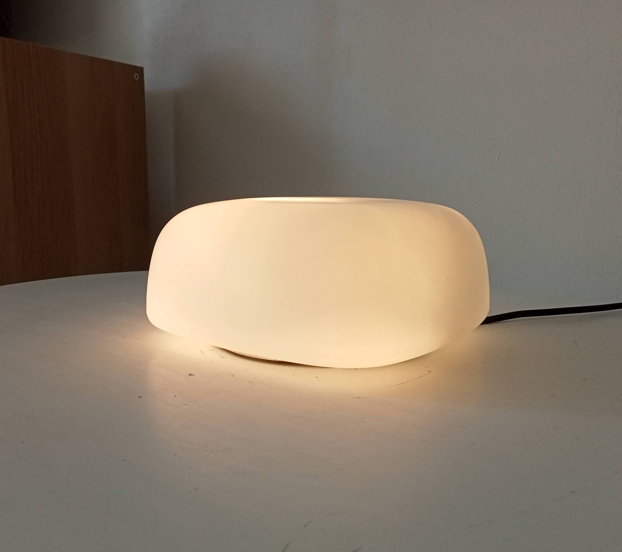 Vintage Italian ceiling light in opaline from the 1960s.