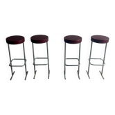 Ensemble de 4 tabourets de bar industriels – sièges bordeaux (années 1980)