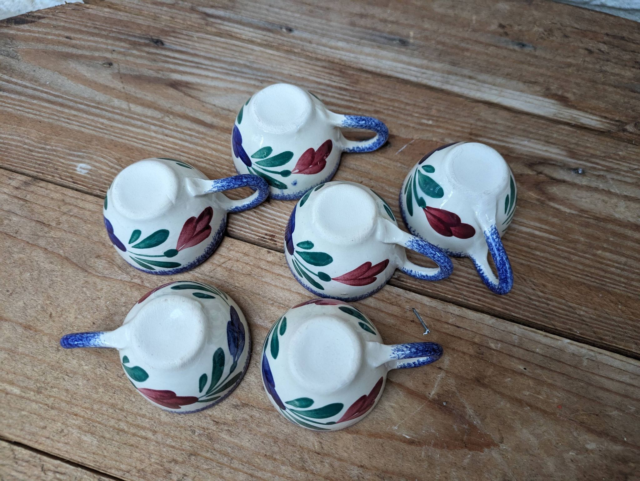 Ensemble de 6 petites tasses style Quimper, Bayeux, Rouen