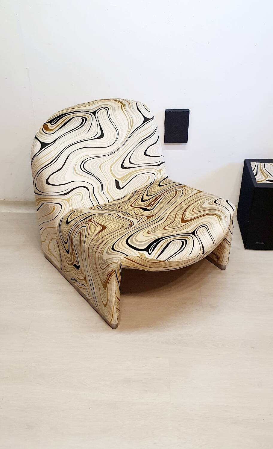 Alky armchair