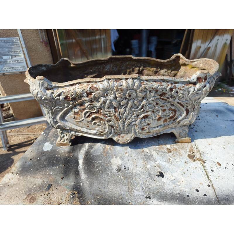 Cast iron planter from 1900 by the Charleville Mézières establishments.