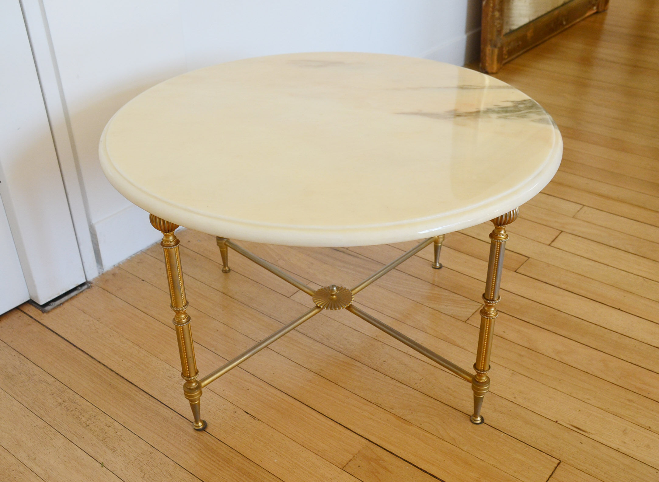 Round coffee table in 1960s neoclassical marble style