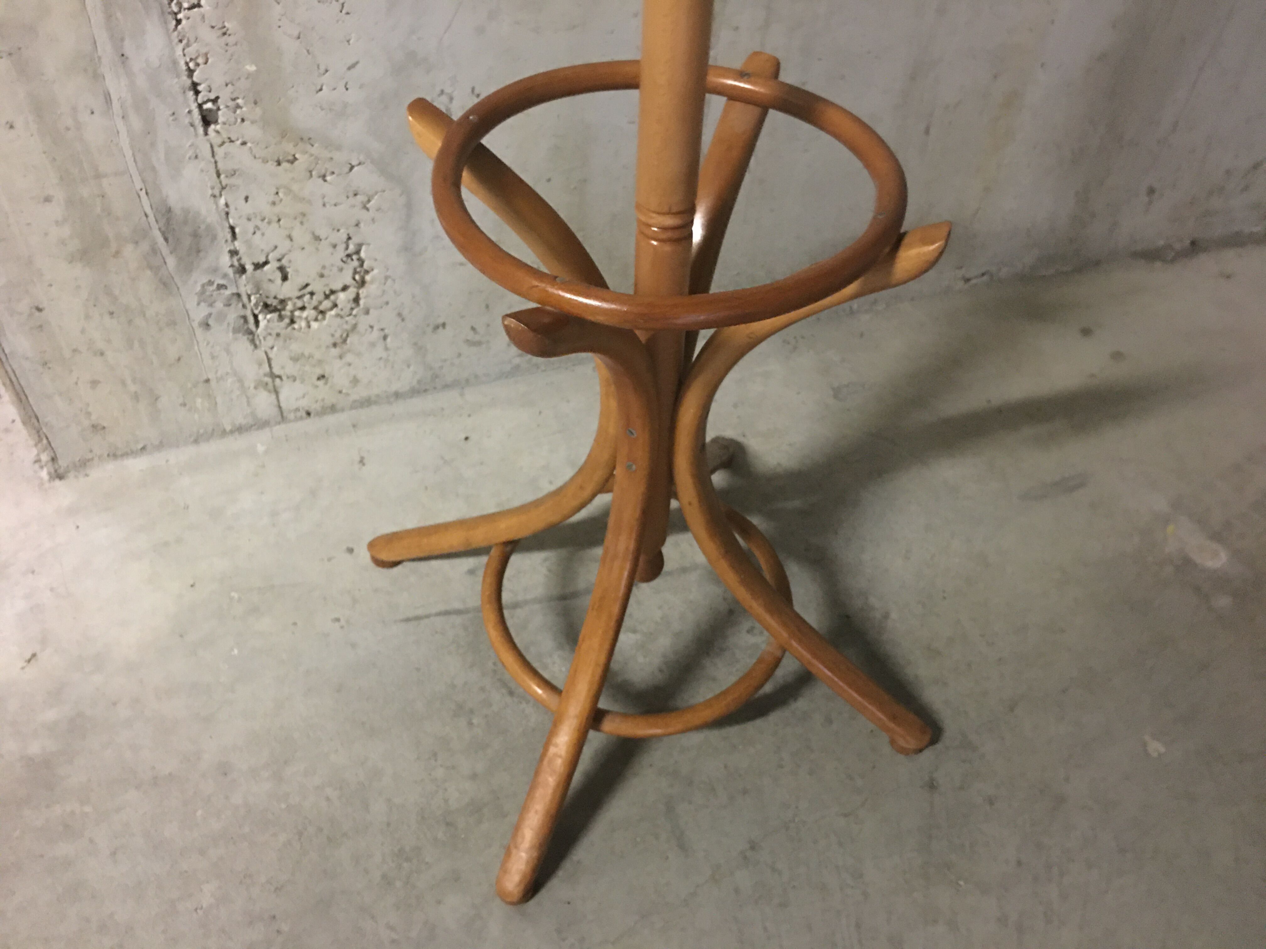 60s parrot coat holder