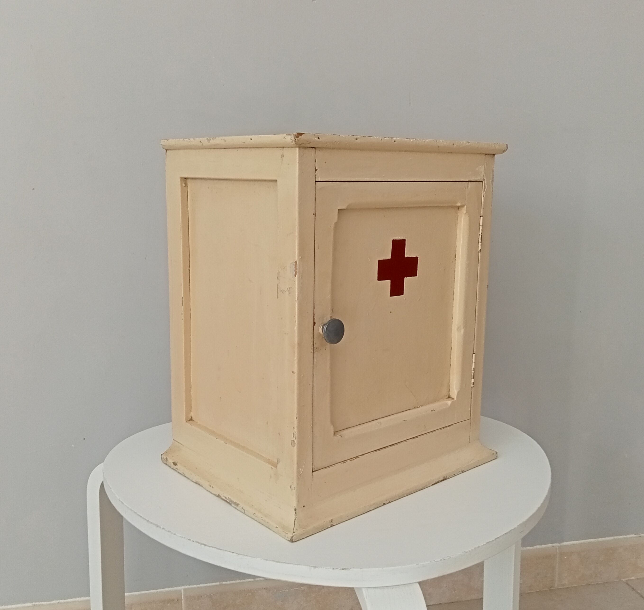 Vintage medicine cabinet 40s/50s