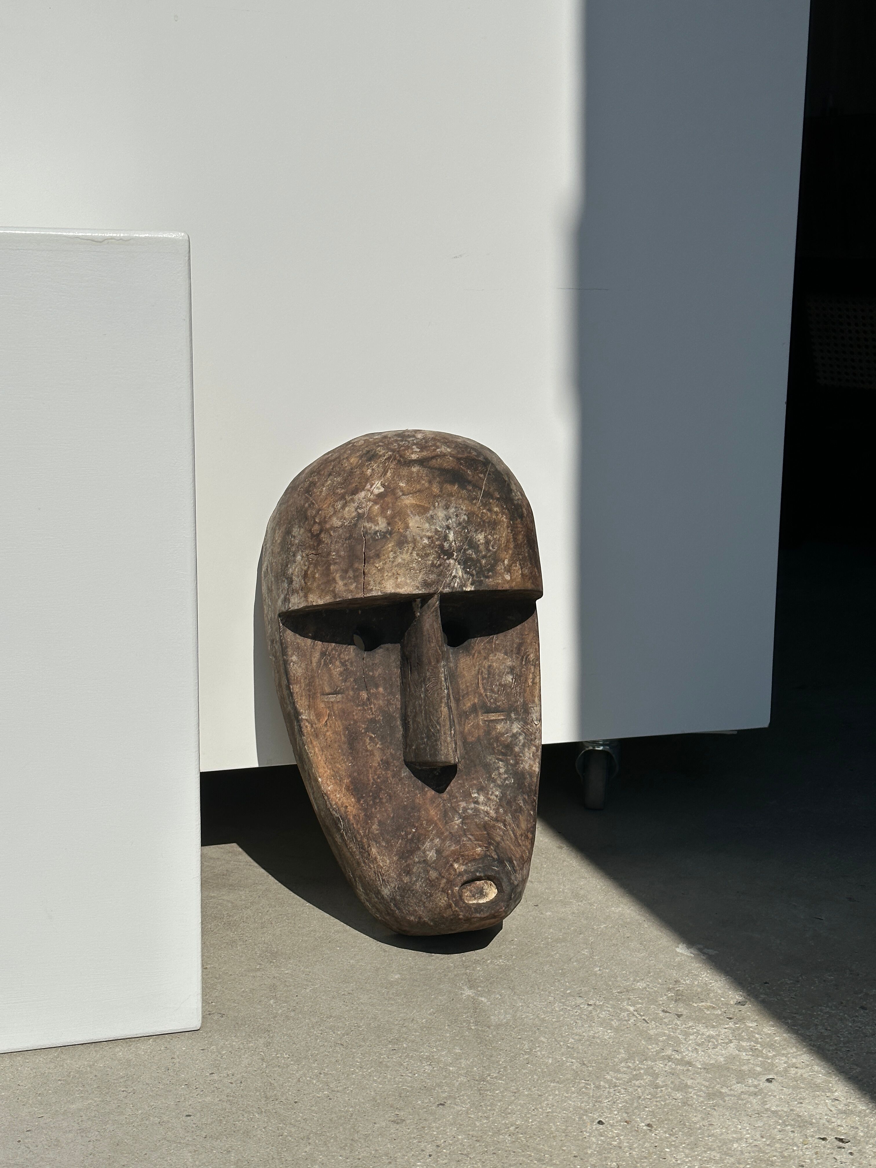 Large Timor mask in patinated wood H:50cm (1)