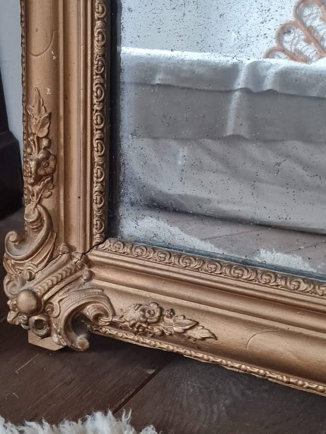 Antique rectangular mirror with mouldings 103 x 68