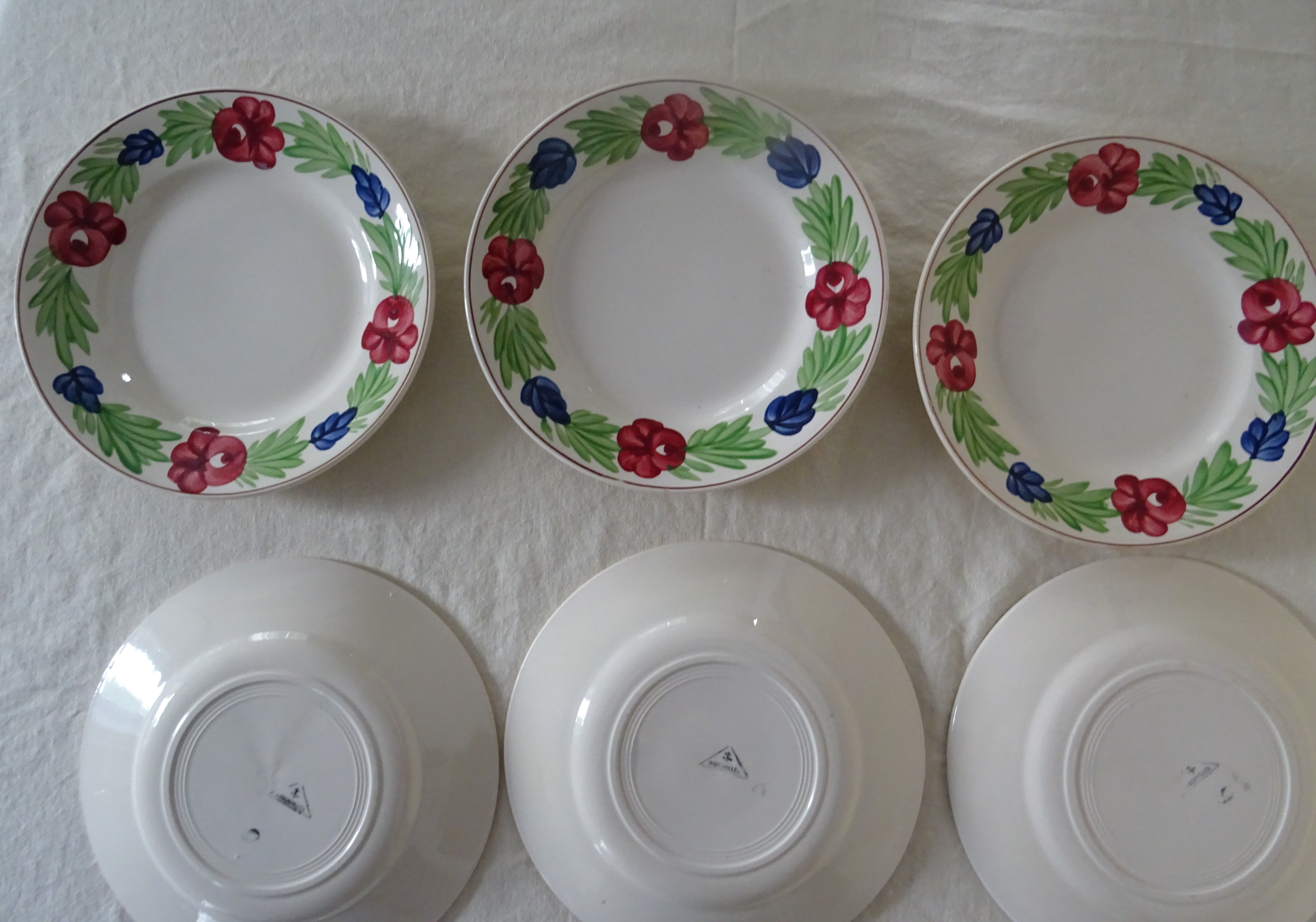 8 old flat plates faience Niderviller decoration flowers blue, red
