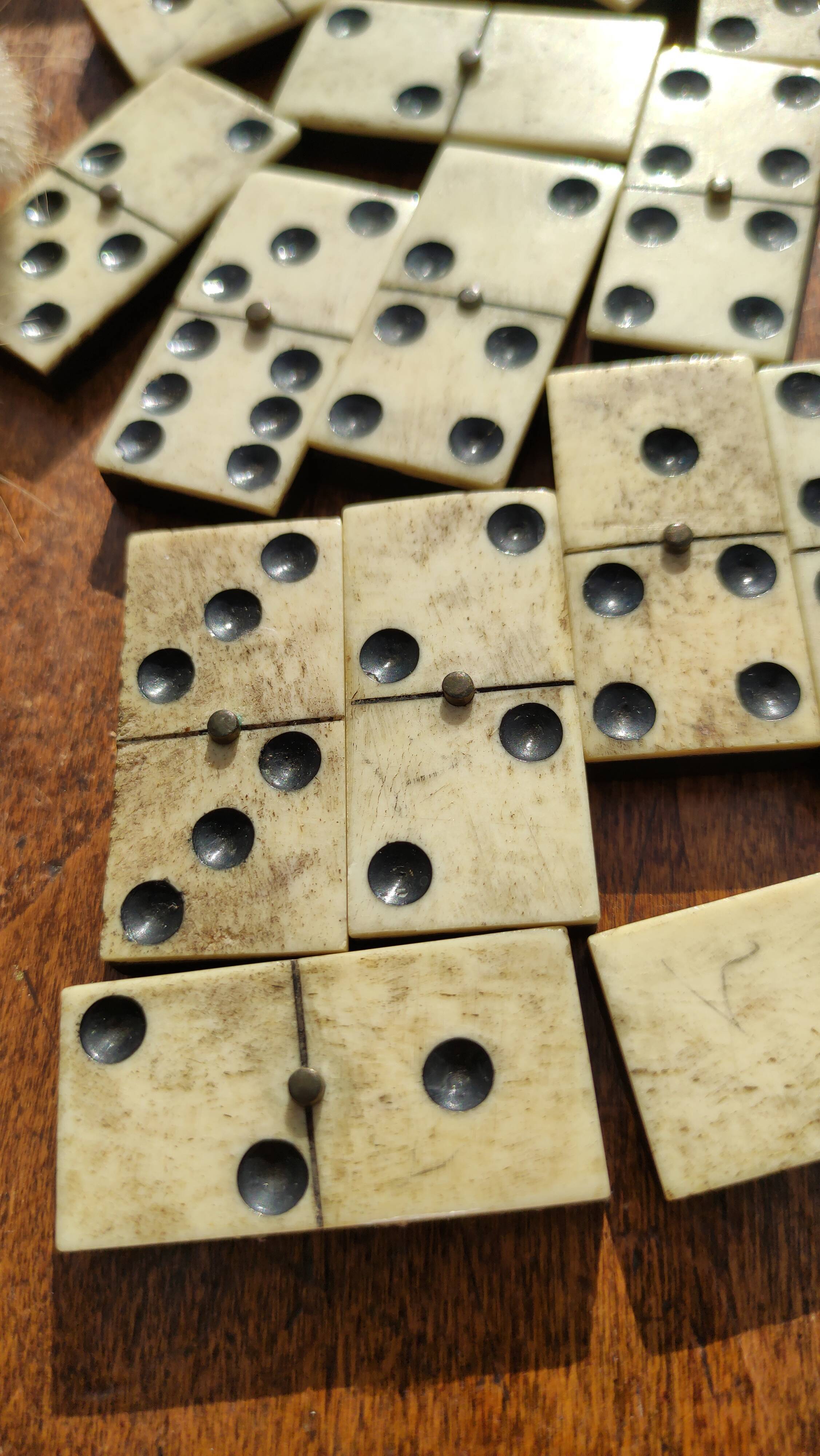 Game of ancient dominoes with its original box