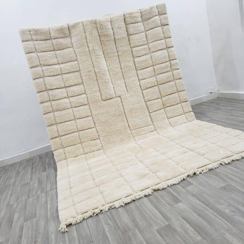 Large handmade traditional Berber rug in natural wool size 3/4.