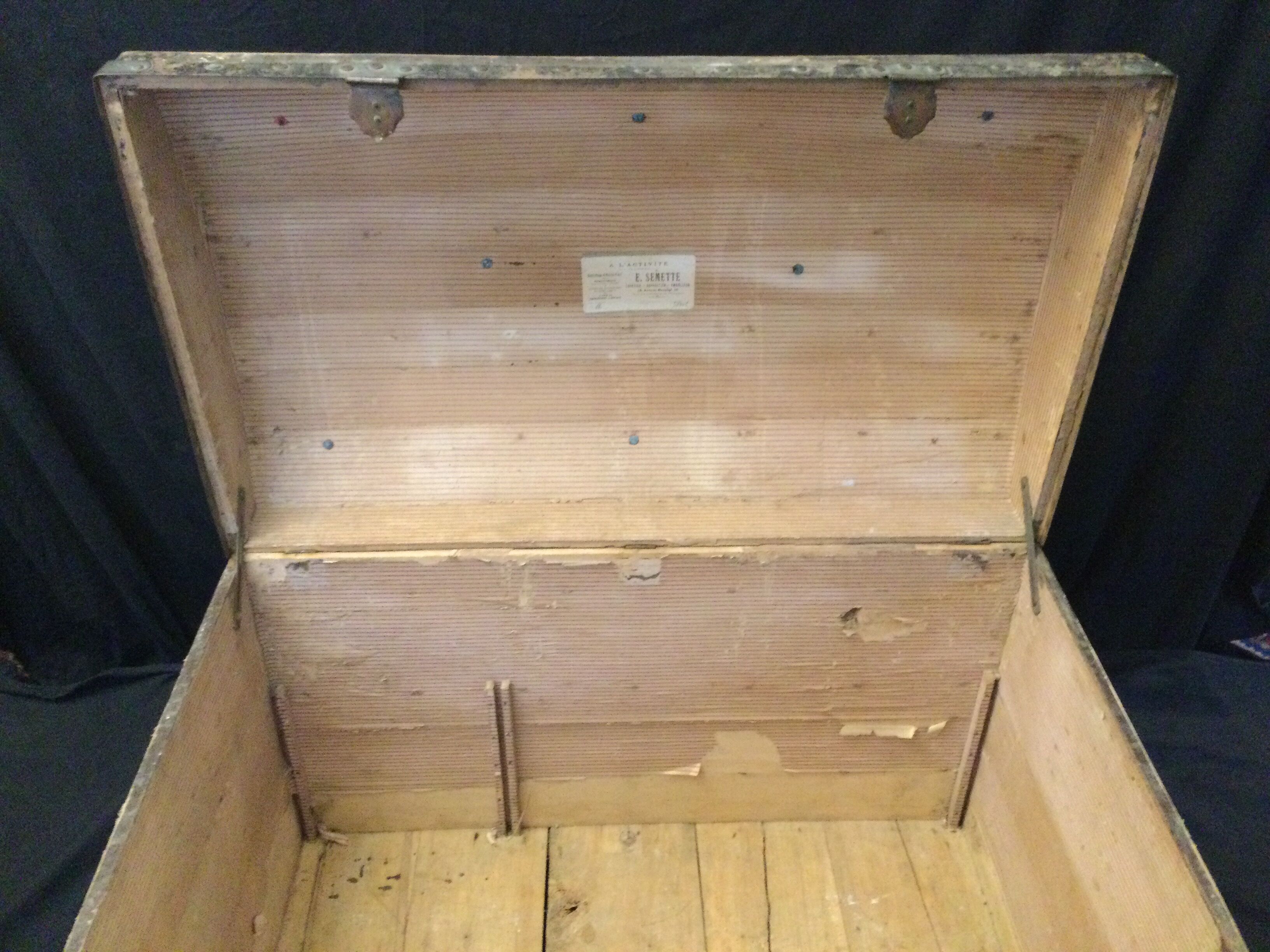 Old trunk E.Semette