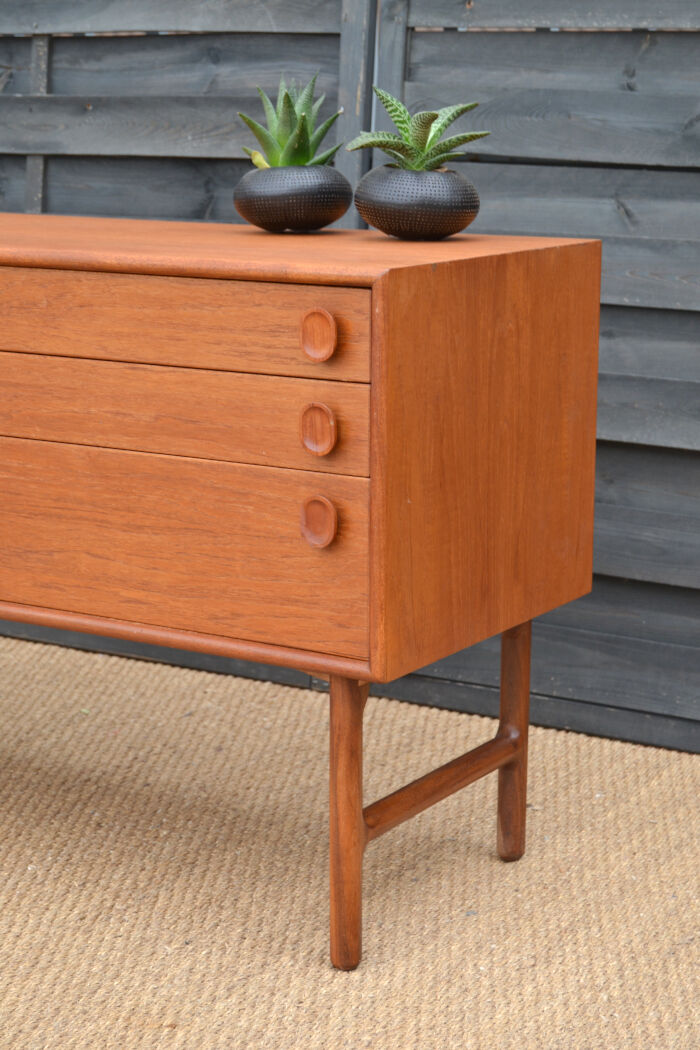 Commode en teck par Meredew * 132 cm