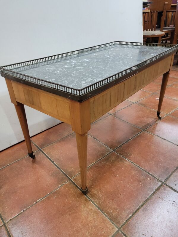 Table basse en merisier style Louis XVI