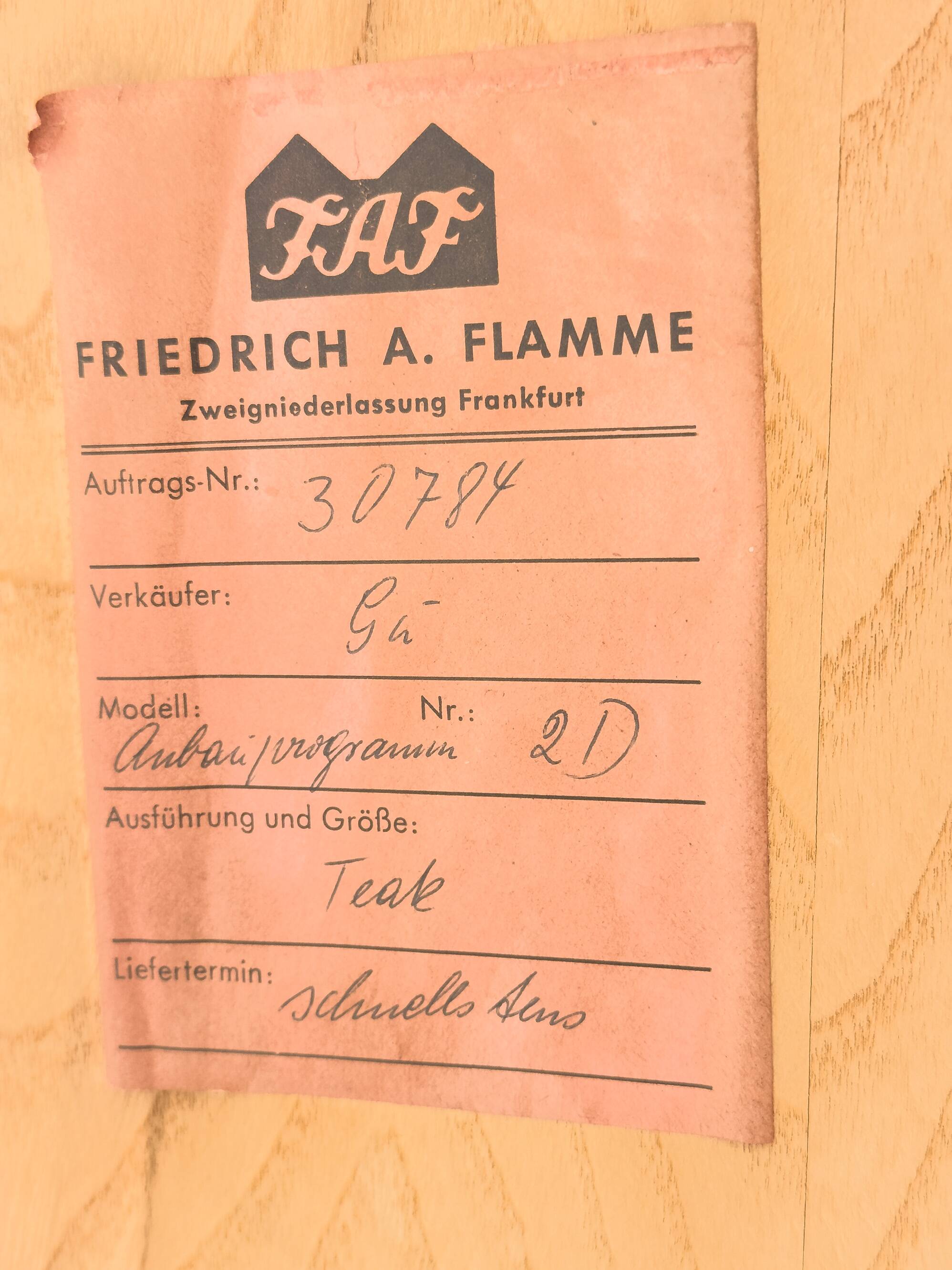 Armoire étroite en teck, années 1960