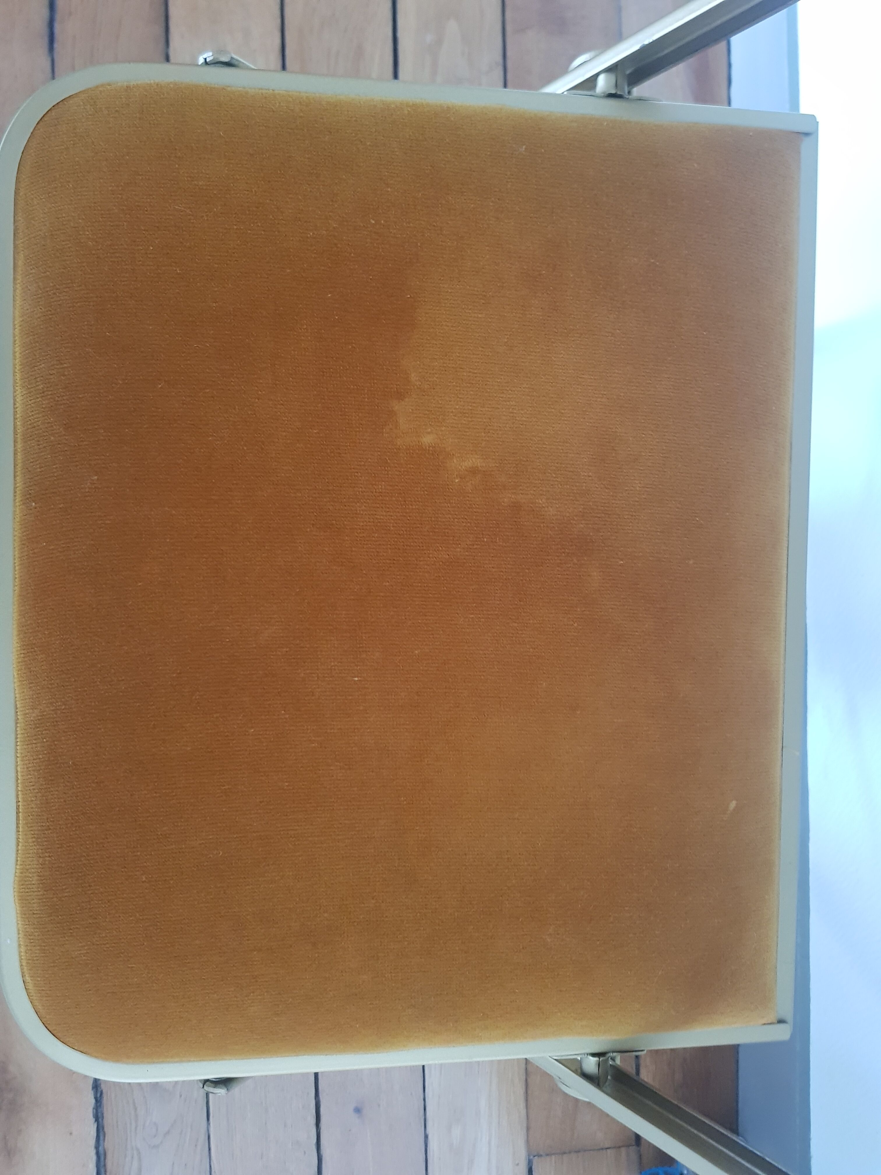 Velvet folding chair