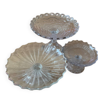 Lot de 3 coupes sur pied en verre moulé