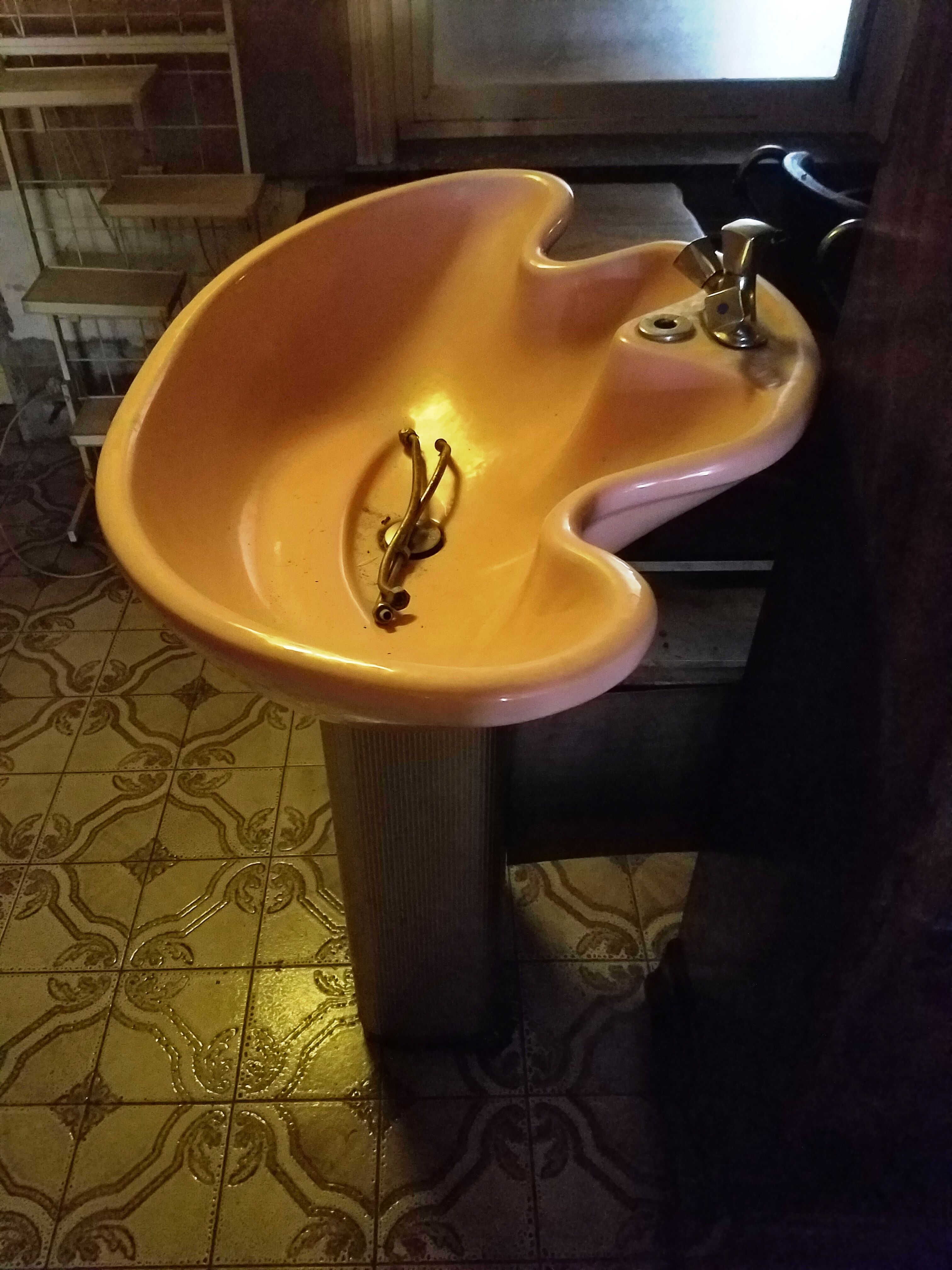 Vasque en céramique émaillée