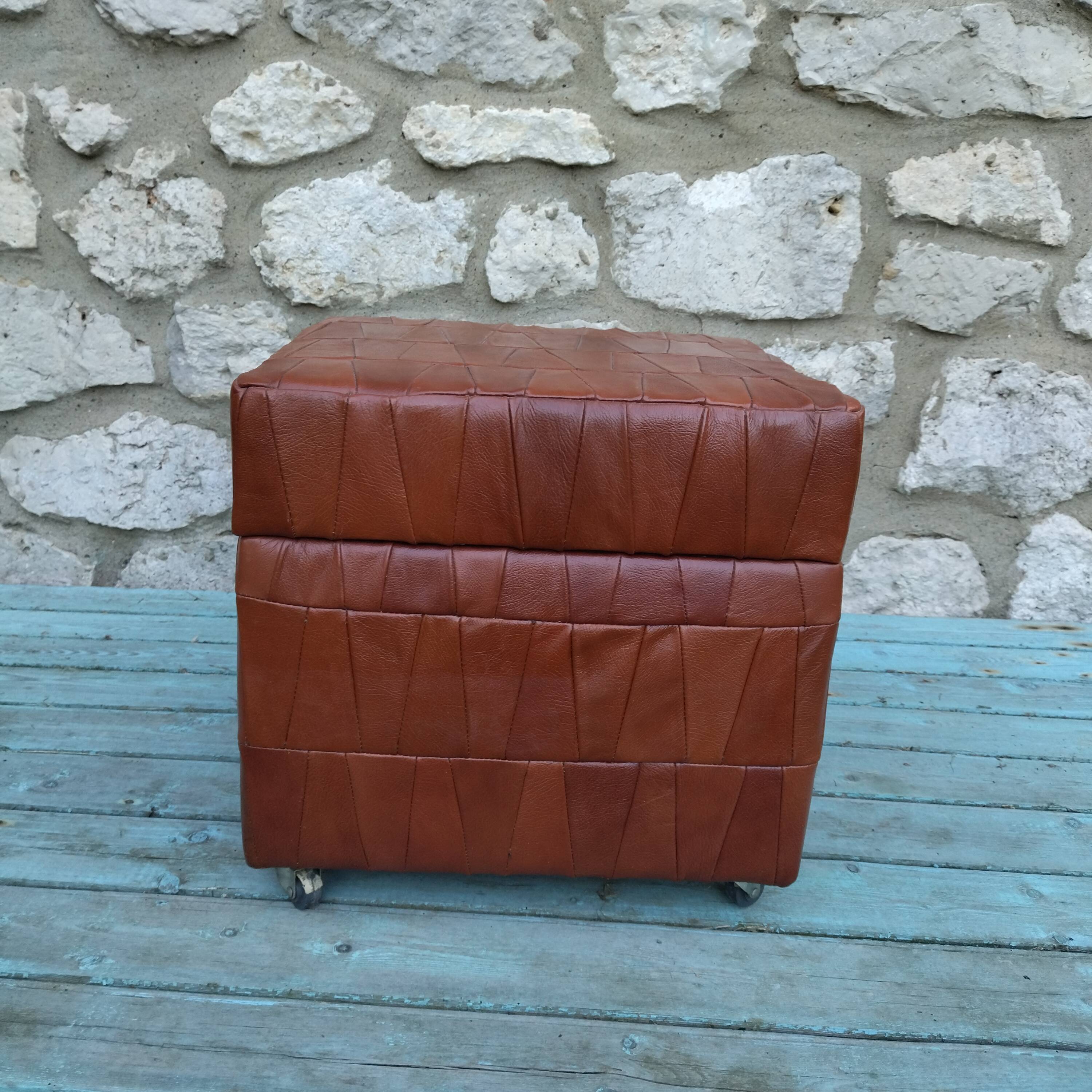 Pouf leather chest