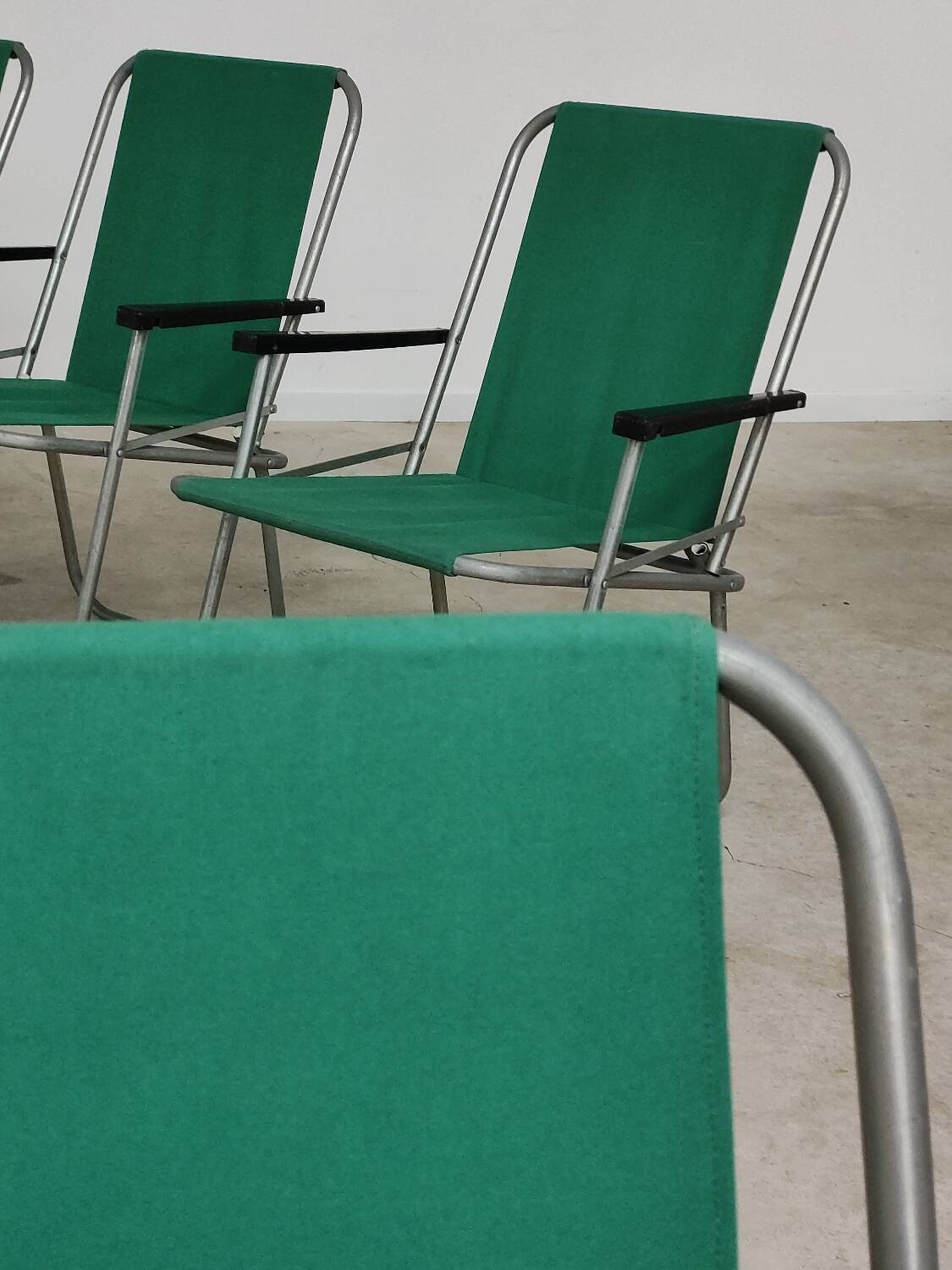 Set of 4 folding chairs with green canvas and aluminum frame