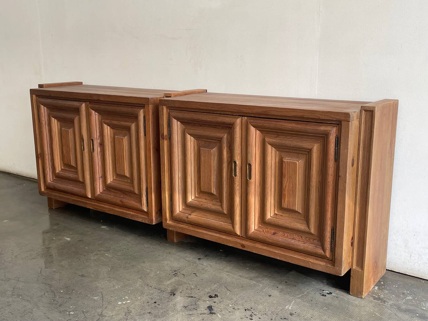 Buffet brutaliste, Biosca, bois massif, fabrication artisanale, Espagne