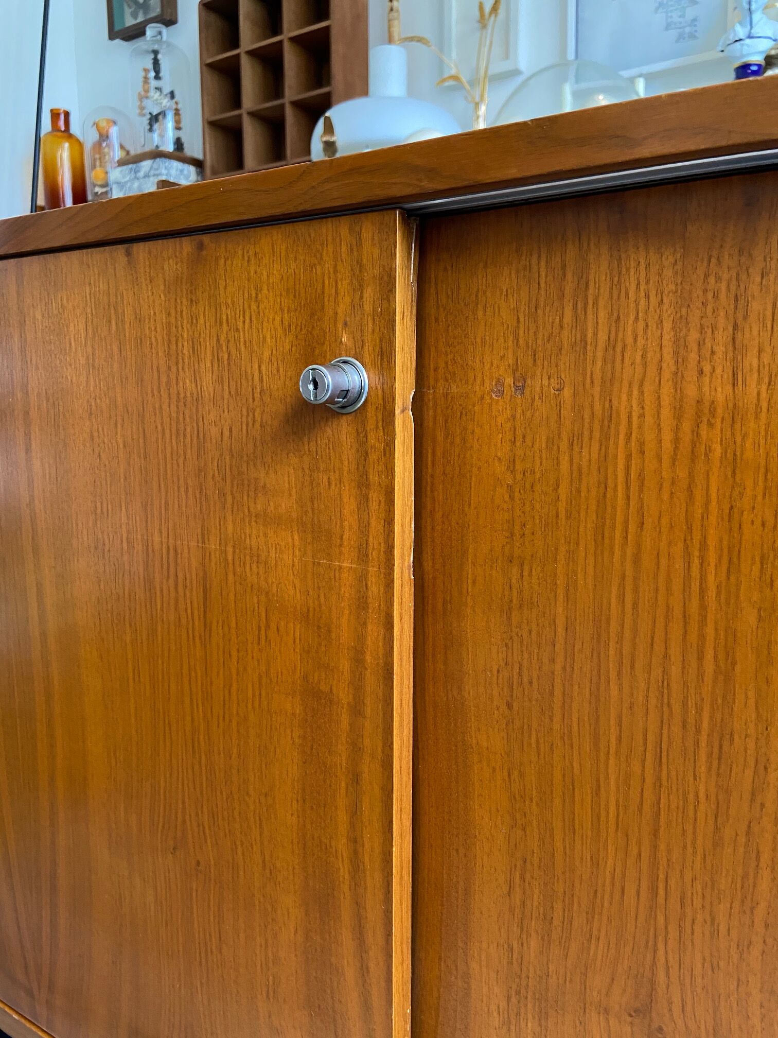 Teak veneer sideboard 80's
