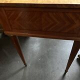 Louis XVI style marquetry desk. The top is decorated with green leather.