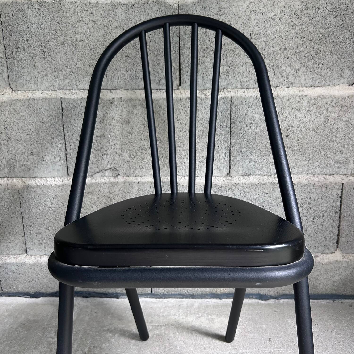 Black Surpil chair