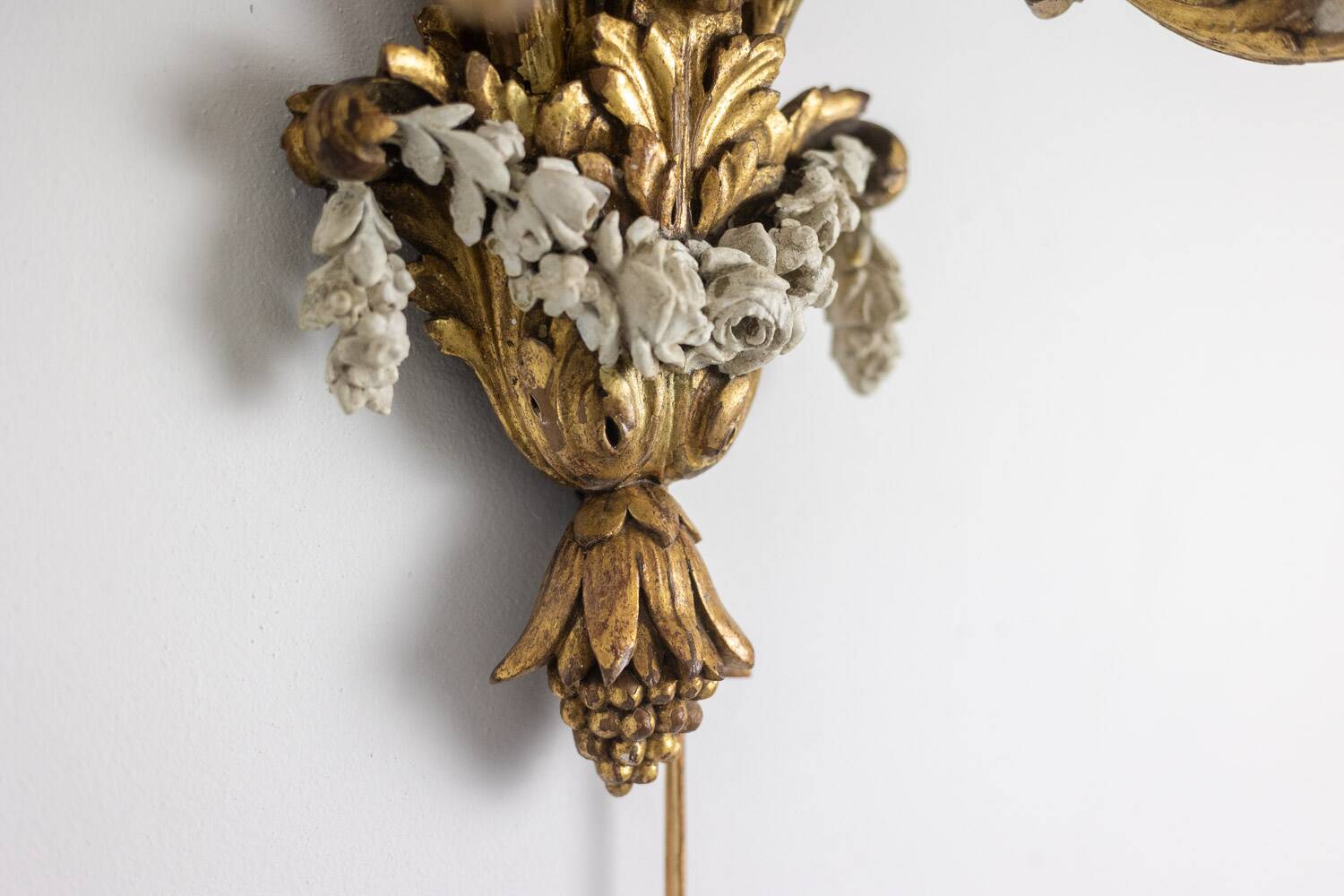 Pair of Louis XVI style wall lights in gilded and lacquered wood. Circa 1900.