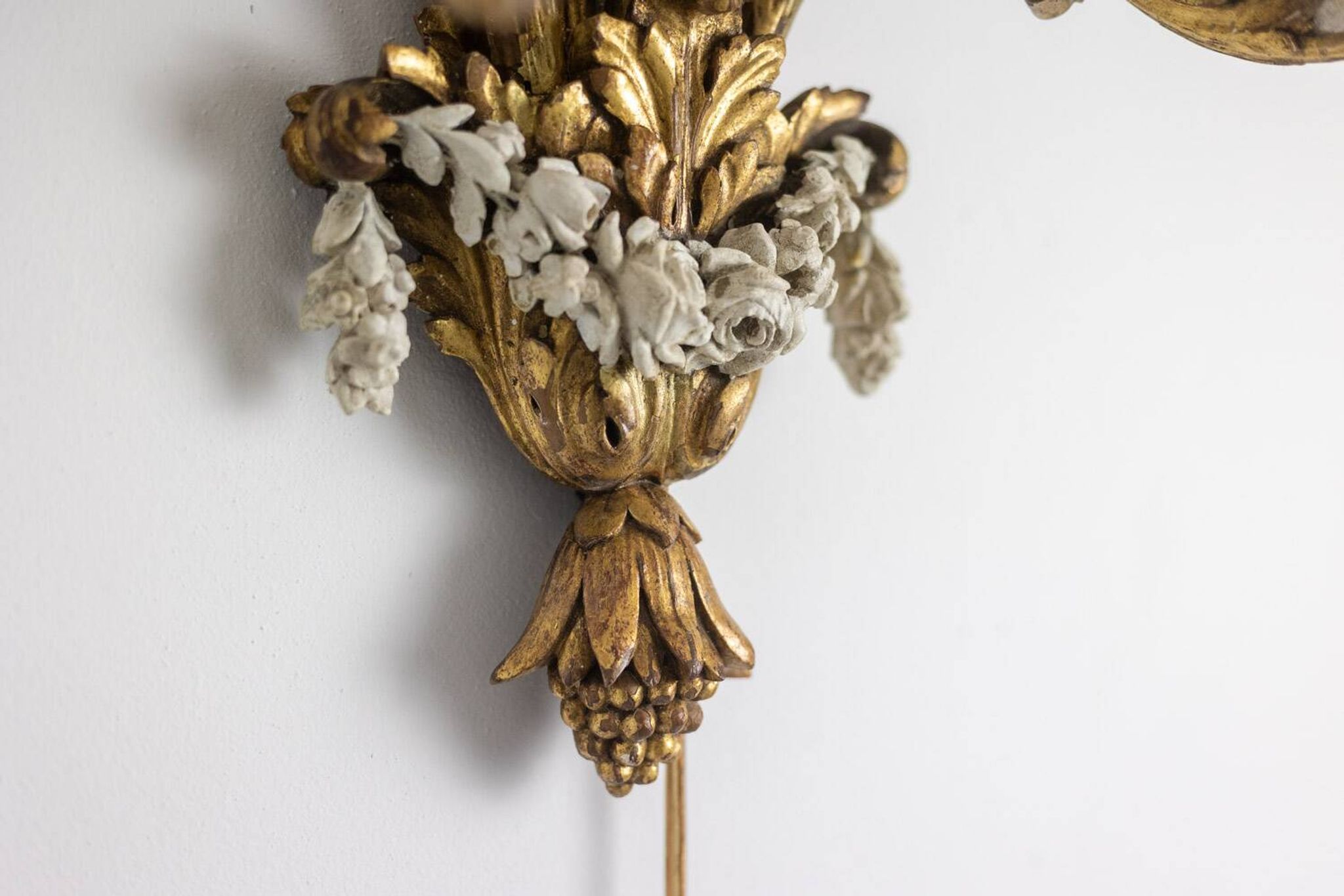 Pair of Louis XVI style wall lights in gilded and lacquered wood. Circa 1900.