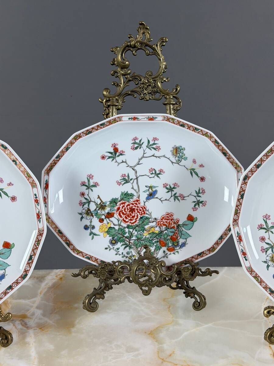 Bernardaud Limoges table service, "Hong-Kong" model, 53 pieces, 20th century.