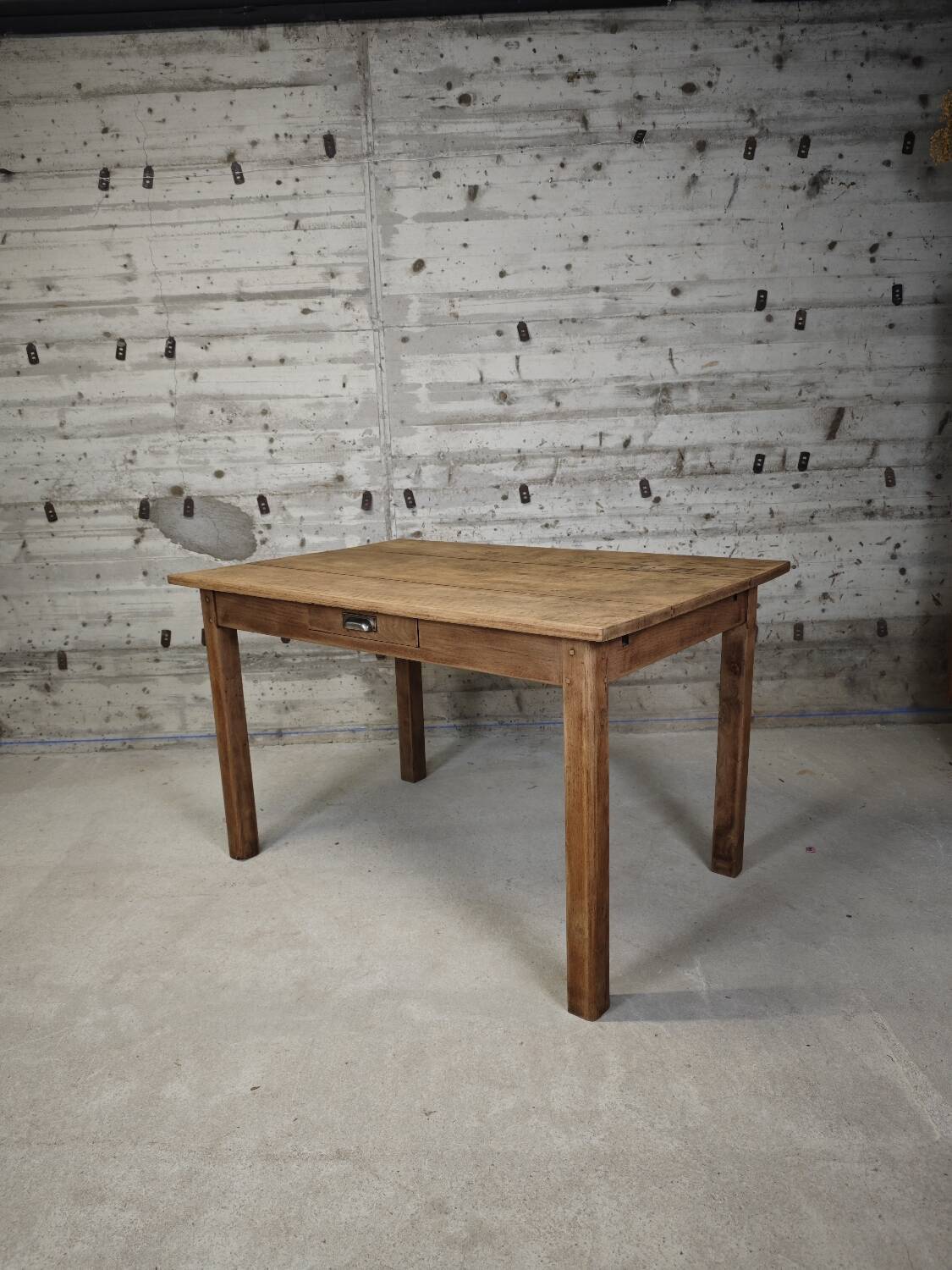 Farmhouse table for 6 people