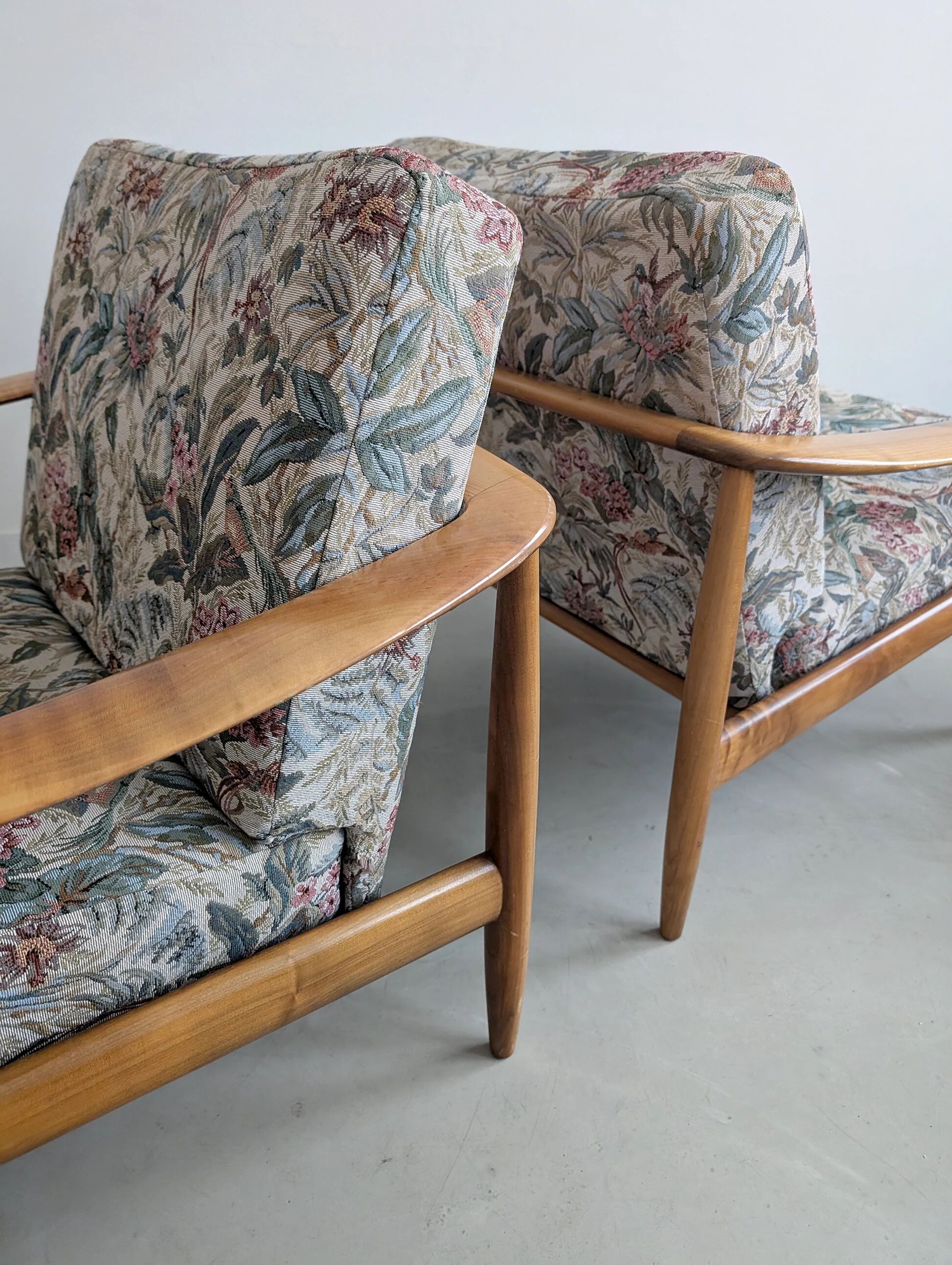 Set of 2 floral print lounge chairs by Carl Straub for Goldfeder 1960s