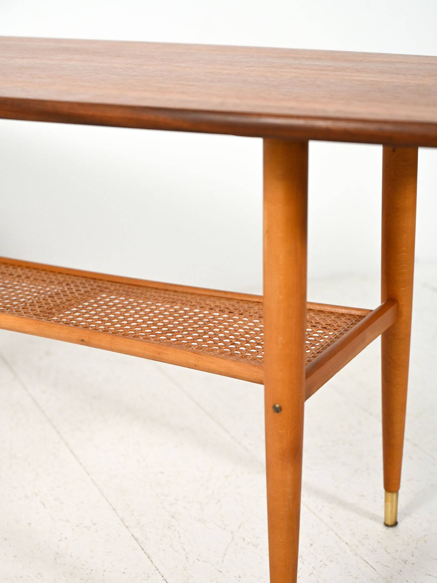 Coffee table in teak with boat shape