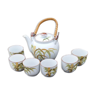 Vintage tea service in ceramic and rattan